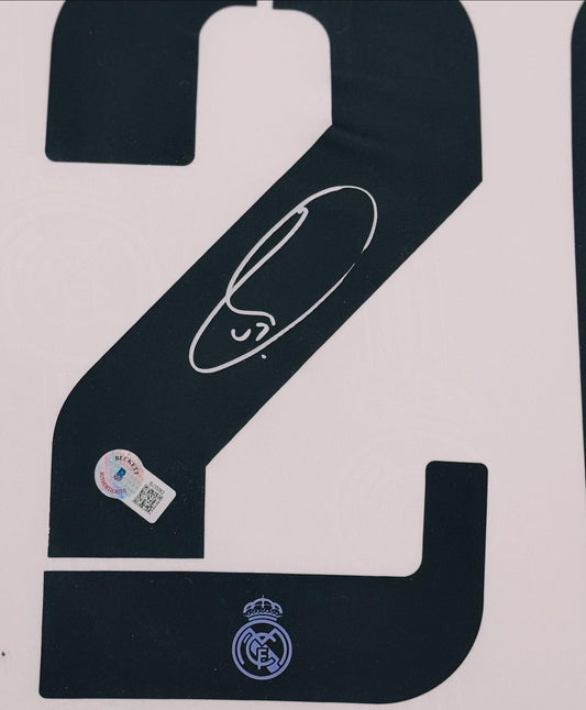 Framed Vinicius Jr. Signed Real Madrid Jersey (Beckett)